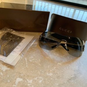 GUCCI SUN GLASSES